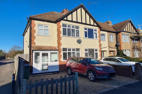 3 bedroom semi-detached house to rent, Kings Road, KT12