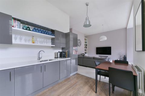 2 bedroom flat for sale, Glanville Way, Epsom