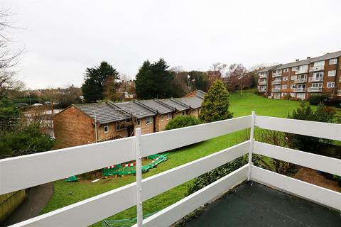 2 bedroom flat to rent, Old London Road, Hastings