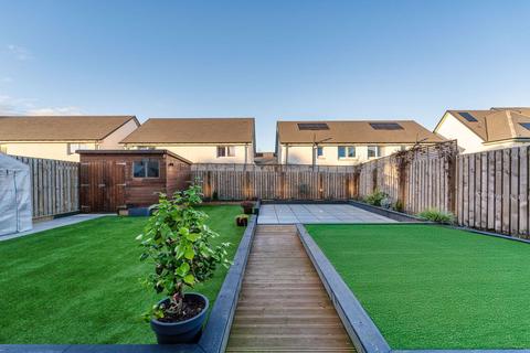 Longwall Gardens, Livingston EH54