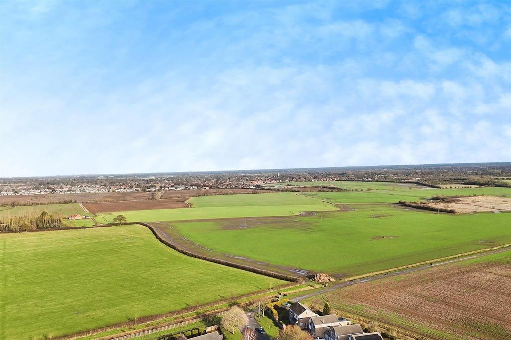 Aerial view of the plot of 21 Wheatcroft Avenue an
