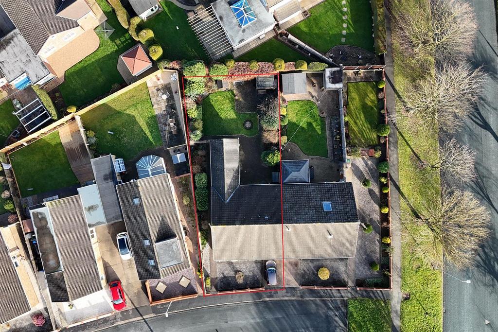 Aerial view of the plot of 21 Wheatcroft Avenue an