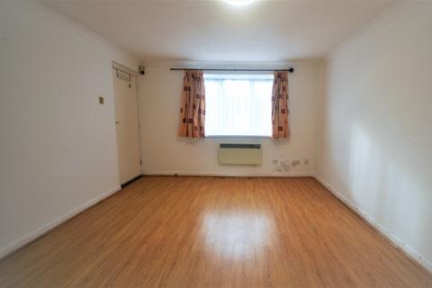 1 bedroom flat to rent, Buntingbridge Road, IG2 7LW