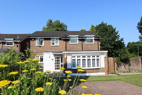 2 The Beeches, Banstead, SM7 2AZ