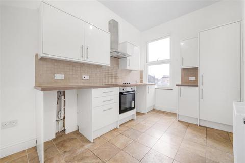 4 bedroom flat to rent, Station Rise, West Norwood, SE27