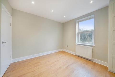 2 bedroom apartment to rent, Osborne Road, London, NW2