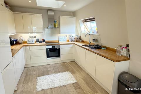 1 bedroom flat for sale, Bridge House, Station Road, Cuffley