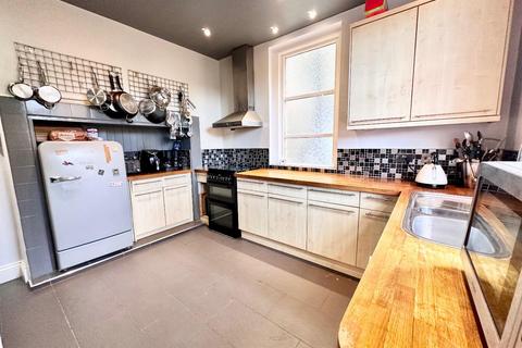 6 bedroom terraced house for sale, Edgerton Road, Huddersfield