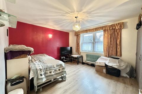 Flat 4, Pentagon House Warren Close, Hayes, UB4 0XU
