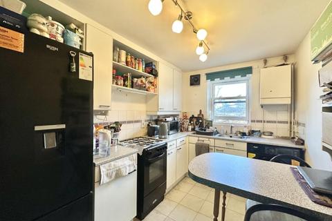 Flat 4, Pentagon House Warren Close, Hayes, UB4 0XU
