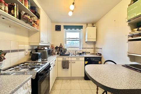 Flat 4, Pentagon House Warren Close, Hayes, UB4 0XU