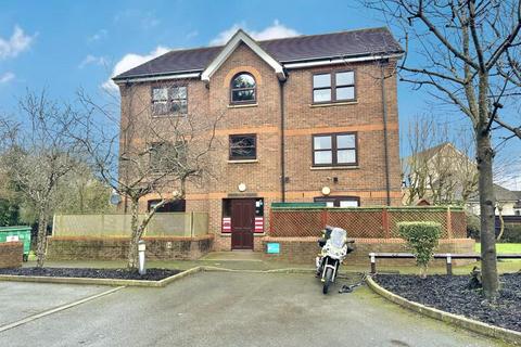 Flat 4, Pentagon House Warren Close, Hayes, UB4 0XU