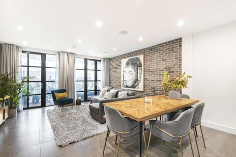 3 bedroom apartment to rent - Hepscott Road, London, E9