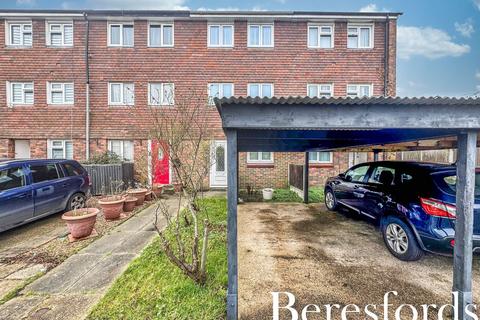 4 bedroom terraced house for sale, Hitchin Close, Romford, RM3