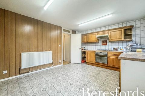 4 bedroom terraced house for sale, Hitchin Close, Romford, RM3