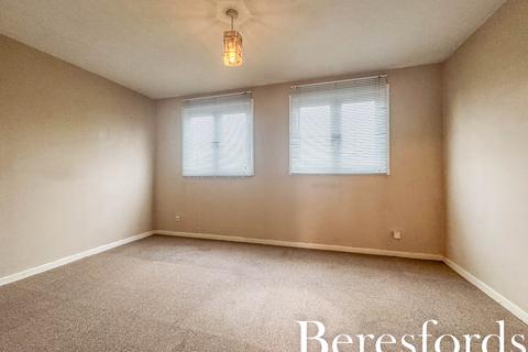98 Hitchin Close, Romford, RM3 7EQ