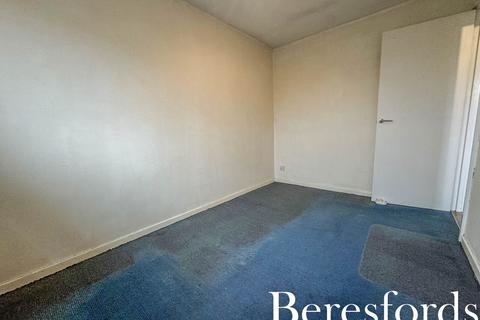 98 Hitchin Close, Romford, RM3 7EQ