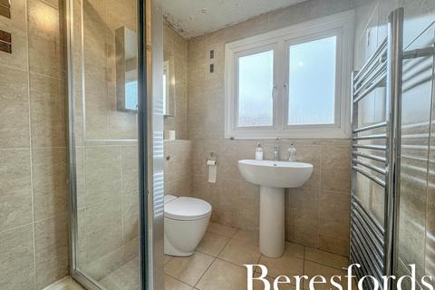 98 Hitchin Close, Romford, RM3 7EQ
