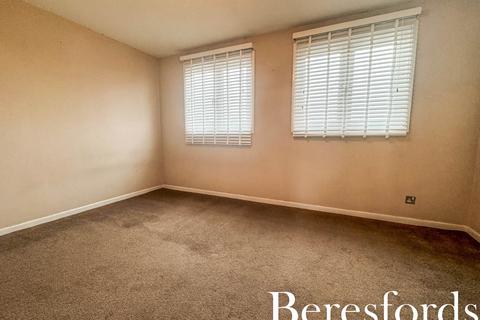 98 Hitchin Close, Romford, RM3 7EQ