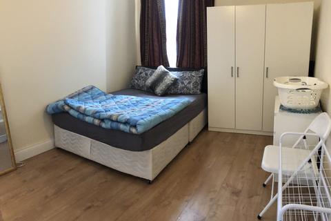 Flat to rent, Station Road, Harrow HA1