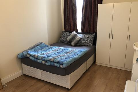 Flat to rent, Station Road, Harrow HA1