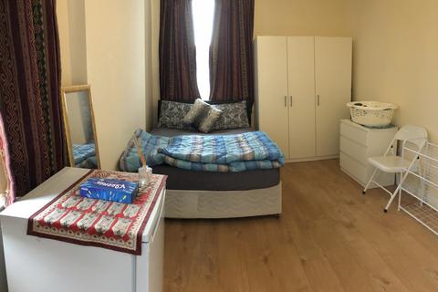 Flat to rent, Station Road, Harrow HA1