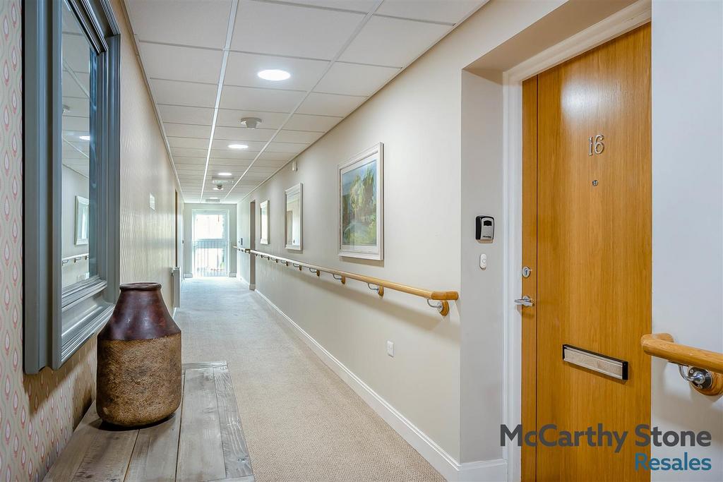 8634585-interior01.jpg