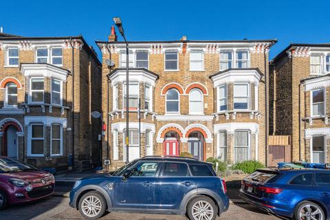 12b The Gardens, London, SE22 9QD