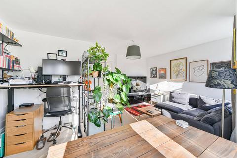 12b The Gardens, London, SE22 9QD