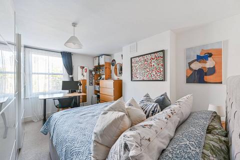12b The Gardens, London, SE22 9QD