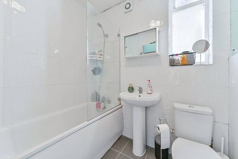 12b The Gardens, London, SE22 9QD
