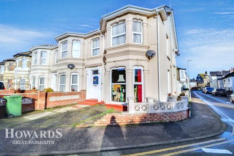 5 bedroom end of terrace house for sale, Crown Road, Great Yarmouth