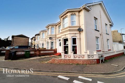 5 bedroom end of terrace house for sale, Crown Road, Great Yarmouth