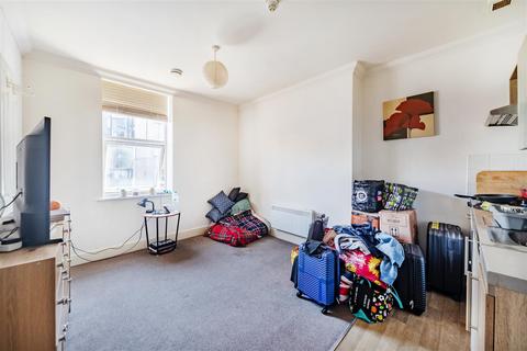 Studio to rent, Cambridge Road, Eastbourne