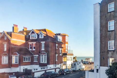 Studio to rent, Cambridge Road, Eastbourne