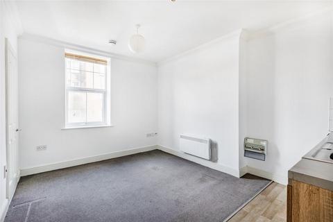 Studio to rent, Cambridge Road, Eastbourne