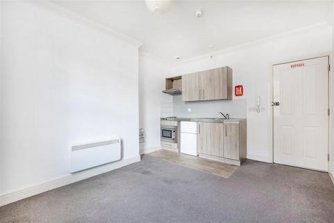 Studio to rent, Cambridge Road, Eastbourne