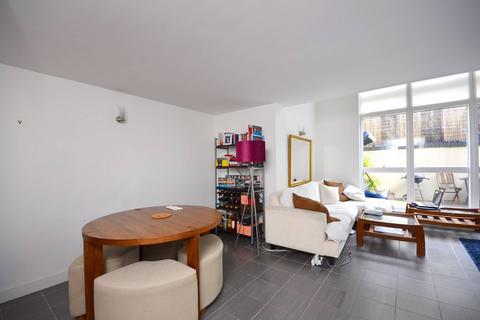 2 bedroom flat for sale, Sanctuary Street, Borough, London, SE1