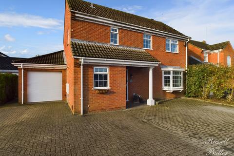 5 bedroom detached house for sale, Robin Close, Buckingham