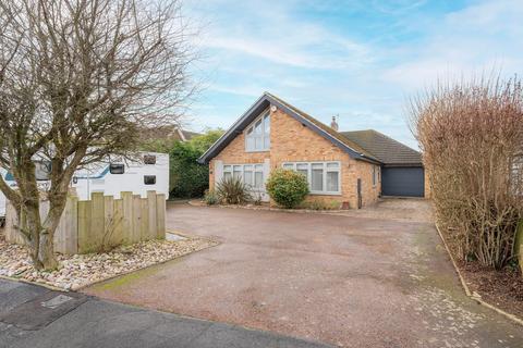 4 bedroom chalet for sale, Leathway, Ormesby