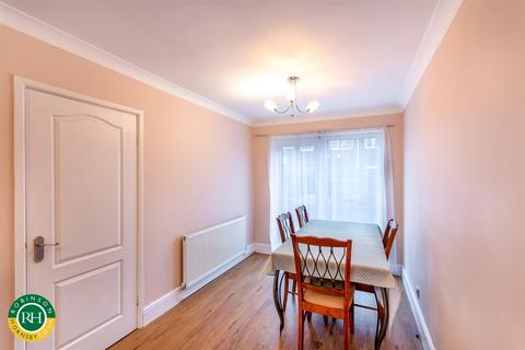 22 Castle Close, Sprotbrough, Doncaster, DN5 7NP