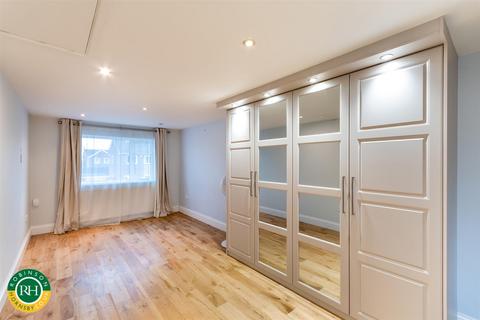 22 Castle Close, Sprotbrough, Doncaster, DN5 7NP