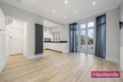 3 bedroom end of terrace house for sale, Park Avenue, Enfield