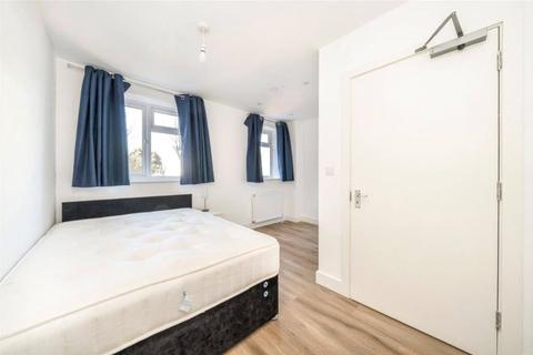 4 bedroom terraced house to rent, Lansdowne Mews, London, SE7