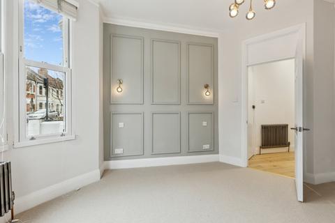 2 bedroom flat for sale, Bronsart Road, London