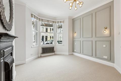 2 bedroom flat for sale, Bronsart Road, London