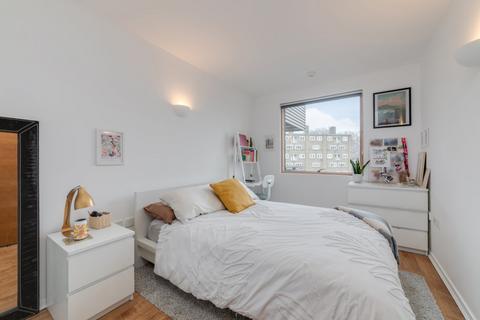 2 bedroom flat for sale, Gainsborough Studios North, 1 Poole Street, London