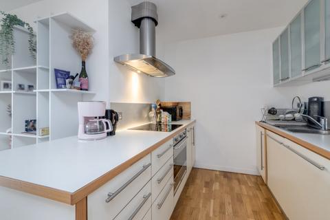 2 bedroom flat for sale, Gainsborough Studios North, 1 Poole Street, London