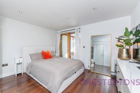 3 bedroom flat to rent, Cygnet House, Woodland Crescent, London