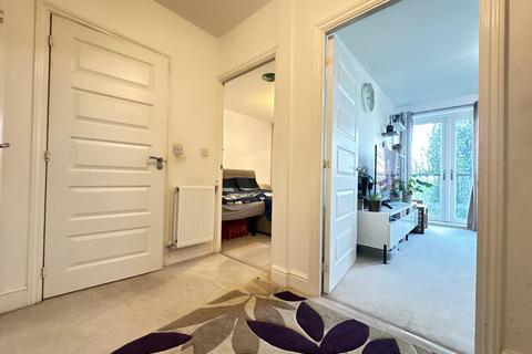 1 bedroom flat for sale, Hunting Place, Hounslow TW5